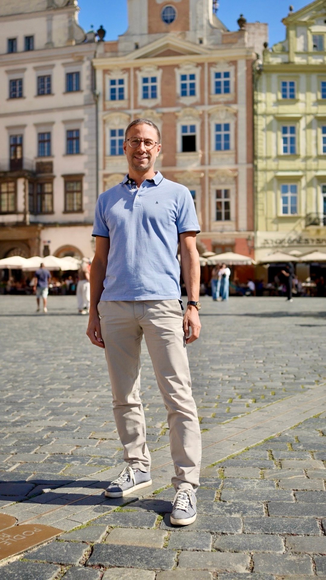 Lorenzo Di Bisceglie, director and co-founder of Language Atelier, teaching a language class in Prague